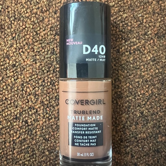 COVERGIRL TruBlend Matte Made Foundation D40 - Picture 1 of 3